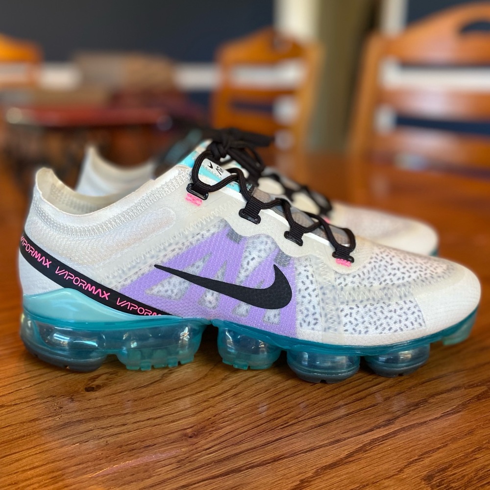Size 10.5 - 2019 Nike Mens Vapormax Dragonfruit Sneakers